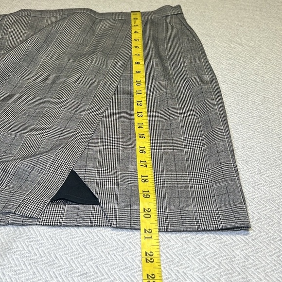 Banana Republic Mini Skirt, size 4 Petite. - Picture 10 of 10